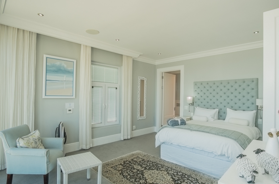 7 Bedroom Property for Sale in Cairnside Western Cape